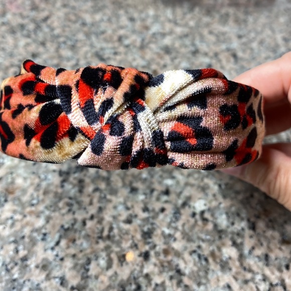 Leopard Print Knotted Headband - Picture 2 of 2